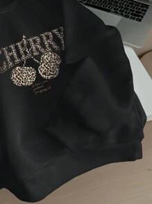 SHEIN EZwear 休闲简约豹纹与樱桃印花图案黑色圆领宽松羊毛运动衫，女式，秋冬 - 黑色 - 查看 3