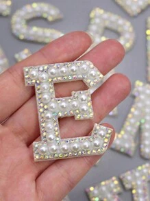 2 pezzi di toppe con lettere dell'alfabeto in rhinestone scintillanti da applicare a ferro, per cappelli, borse, giacche, camicie, eleganti perle da cucire, lettere in glitter, applicazioni di lettere in rhinestone e perla in inglese, forniture per la creatività, regali natalizi
