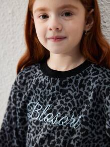 Blossori Áo nỉ dệt kim tay dài dáng rộng phong cách Pháp thanh lịch màu xám đậm thêu họa tiết da báo cho bé gái, thiết kế Giáng sinh cổ điển - Xám - Xem 6