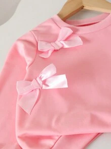 SHEIN Genkimix Kids 1 套年轻女孩休闲时尚圆领落肩长袖宽松纯色蝴蝶结运动衫和松紧腰直筒牛仔裤套装，秋季