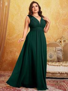 Plus Size V-Neckline Dress With Shoulder Design, Elegant And Minimalistic High-End Embroidered Tulle And Pleated Maxi Evening Gown Bridesmaid Dress, Birthday Women Outfits, Graduation Dress, Formal Dress
