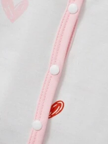 SHEIN 新生女婴心形印花 5 件/套礼盒包括连体衣、襁褓毯、帽子、手套和围兜。该套装设计甜美可爱，采用柔软舒适的材料，非常适合送礼或个人使用 - 彩色 - 查看 4