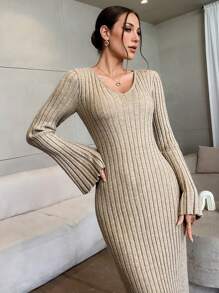 SHEIN Privé 女式卡其色 V 领喇叭袖长款毛衣连衣裙