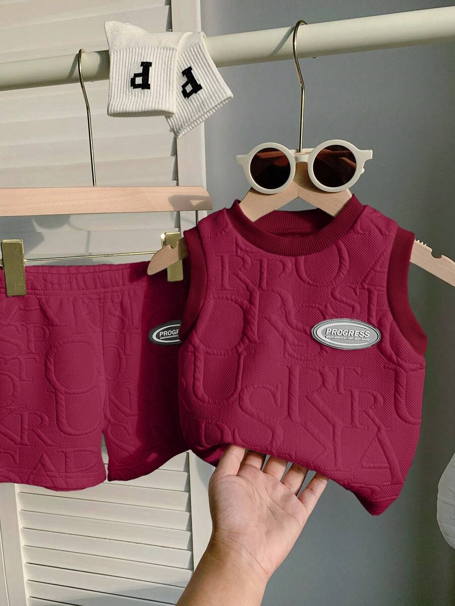 SHEIN Bộ 3 món/Bộ đồ liền quần không tay in chữ và hoa cho bé trai, kèm ba lô mini, thích hợp cho các buổi đi chơi, mùa xuân/hè - Màu Đỏ Sâu - Xem 1