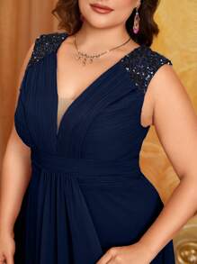 加大码 V 领肩部设计连衣裙，优雅简约高端刺绣薄纱褶皱长款晚礼服伴娘服、生日女士服装、毕业礼服、正式礼服 - 藏蓝色 - 查看 4