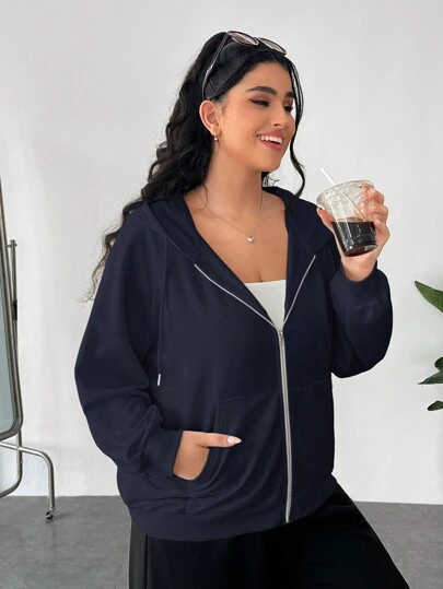 SHEIN EZwear 大码女式白色百搭休闲连帽长袖卫衣，适合日常穿着，秋冬季节。