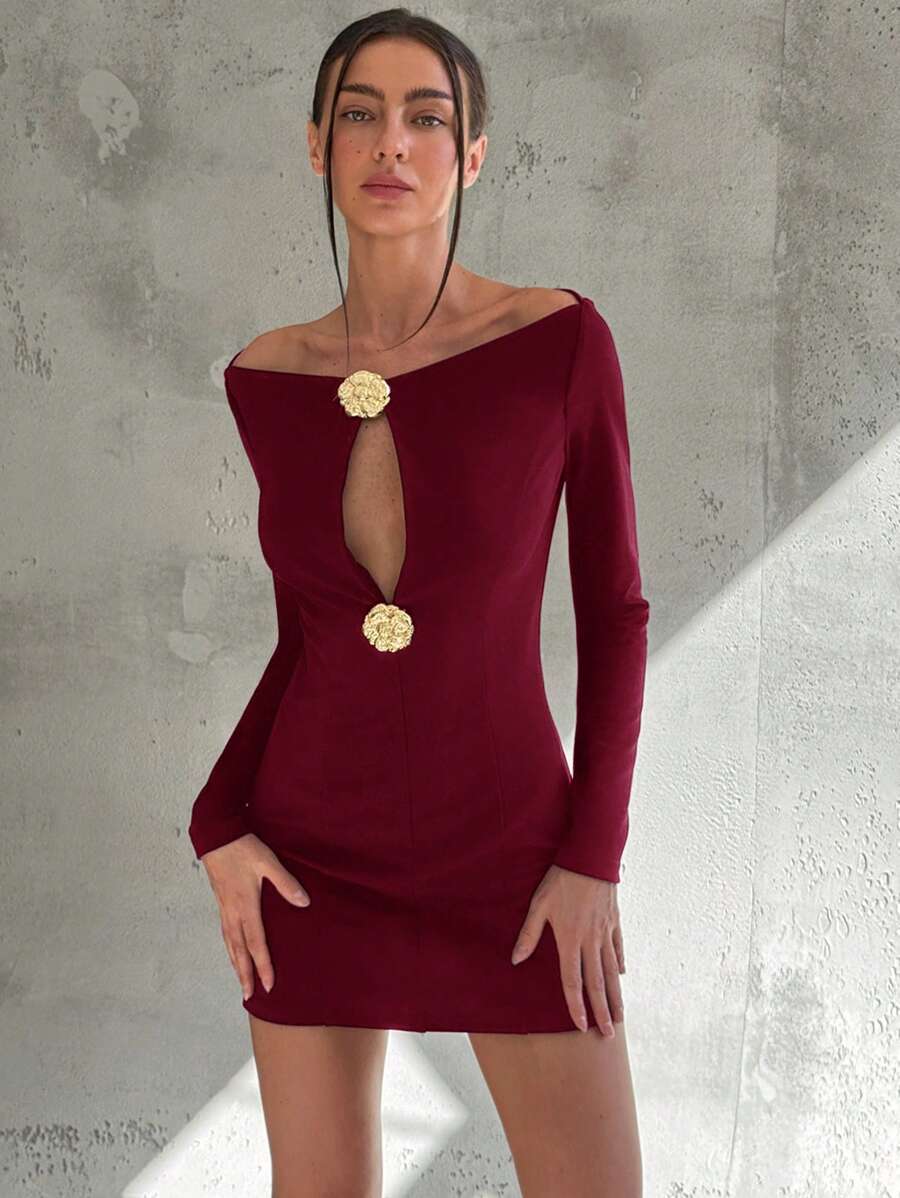 Aloruh 全新秋冬金属扣装饰性感胸部镂空船领迷你连衣裙 - 酒紅色 - 查看 1