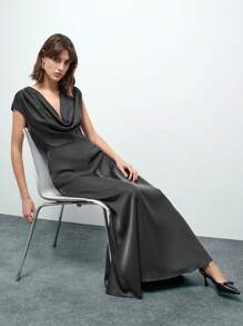 Maija Elegantes langes Kleid mit drapiertem Ausschnitt, Puffärmeln, geraffter Taille und A-Linie, glänzender Satin, geeignet für Partys, Valentinstag