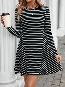 SHEIN LUNE 女士休闲条纹圆领长袖 A 字针织连衣裙，秋季 - 黑與白 - 查看 5