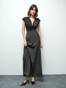 Maija Elegantes langes Kleid mit drapiertem Ausschnitt, Puffärmeln, geraffter Taille und A-Linie, glänzender Satin, geeignet für Partys, Valentinstag