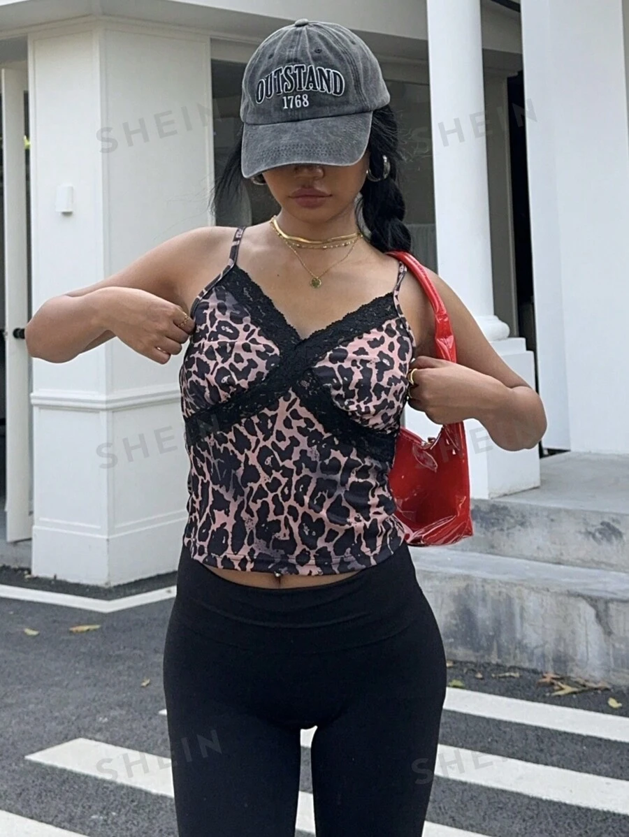 Flirla Camiseta de mujer con encaje y estampado de leopardo