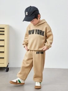 SHEIN Set de 2 piezas de sudadera y pantalón de chándal con estampado de letras para niños pequeños, apropiado para ocasiones casuales y deportivas en otoño/invierno