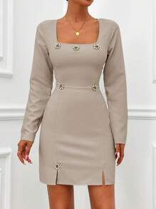 SHEIN Cottnline Elegante mini vestito best seller di design speciale, con decorazioni a fiore di diamanti, dettagli con spacco, manica lunga, design elegante - Beige - Visualizzare 5