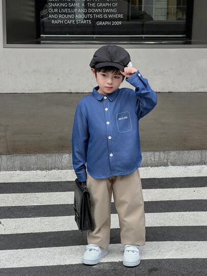 SHEIN 2 件套年轻男孩休闲牛仔效果衬衫和宽松直筒裤套装，适合上学和日常穿着，秋冬季