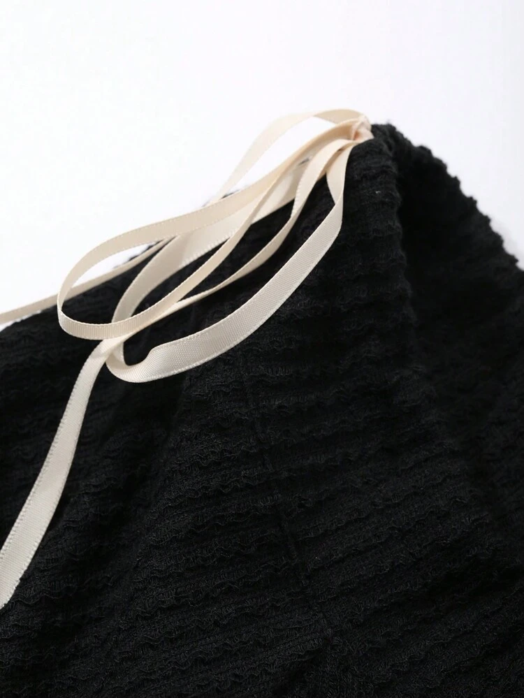 Camicia da notte pigiama ampia con colletto arricciato, maniche a lanterna e coulisse, a righe e texture