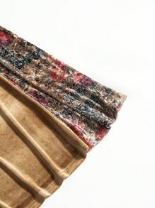 Al Najma 女式秋季复古花卉印花拼布 V 领宽松朴素长袖连衣裙 - 卡其色 - 查看 3
