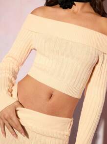 Glamine Set de 2 piezas que incluye suéter corto sexy off-the-shoulder y minifalda ajustado, conjunto para fiestas navideñas, ropa de temporada invernal - Albaricoque - Ver 6