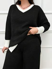 RueChic Plus Size Women Colorblock V-Neck Split Hem Sweater & Knit Wide Leg Pants Set, For Winter - Black and White - View 3
