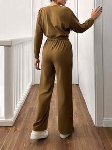 SHEIN Women Solid Color Crew Neck Long Sleeve Cropped Sweatshirt And Pocket Pants Casual Suit For Autumn/Winter