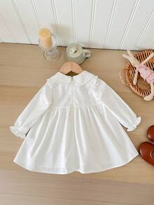 SHEIN LMoss Kids LMoss 秋冬可爱卡通图案彼得潘领长袖女婴连衣裙 - 白色 - 查看 2