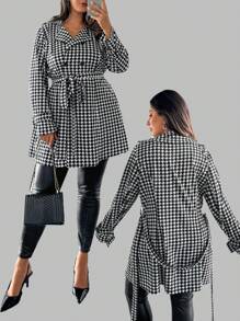 SHEIN Clasi Chaqueta de manga larga con cintura ajustada y estampado de pata de gallo para mujeres de talla grande, ropa de invierno - Blanco y Negro - Ver 1