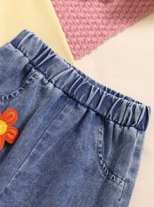 2pcs Young Girls Casual Fashion Round Neck Embroidered White Sweatshirt And Decorated Denim Jeans Set