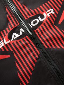 SHEIN Chaqueta roja y negra con estampado de estrella, adecuada para adolescentes varones. Apropiada para otoño e invierno y proporciona calidez para el colegio, el hogar, el uso diario, deportes, fiestas de cumpleaños y salidas. Esta pieza básica y versátil es simple pero a la vez cortavientos, encarnando la moda callejera.
