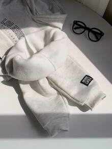 SHEIN 2 件套婴儿男孩/女孩休闲运动街头装百搭连帽衫运动衫和运动裤套装，舒适时尚，适合秋冬季室内外穿着 - 淺灰色 - 查看 5