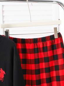 SHEIN 青少年男孩简约图案印花长袖 T 恤和格子直筒裤两件套睡衣套装 - 紅色 - 查看 4