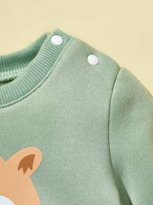 SHEIN Playful Pals This Newborn Baby Boy Outfit Includes 1 Top And 1 Pants, Designed With Adorable Cartoon Raccoon Pattern. The High-Quality Fabric And Thoughtful Design Provide Comfort And Fashion, Suitable For Both Daily Wear And Special Occasions. This Set Is An Ideal Choice For Your Baby.