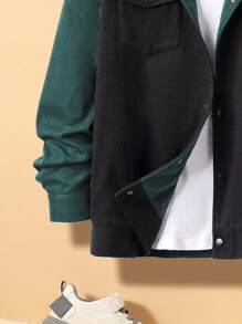 Manfinity Homme Giacca casual da uomo con tasche, in patchwork nero e verde, adatta per l'uso quotidiano