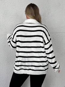 SHEIN CURVE+ 大码宽松复古条纹Polo领毛衣，撞色设计，秋冬针织套头衫 - 黑與白 - 查看 2