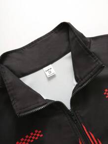 SHEIN Chaqueta roja y negra con estampado de estrella, adecuada para adolescentes varones. Apropiada para otoño e invierno y proporciona calidez para el colegio, el hogar, el uso diario, deportes, fiestas de cumpleaños y salidas. Esta pieza básica y versátil es simple pero a la vez cortavientos, encarnando la moda callejera.