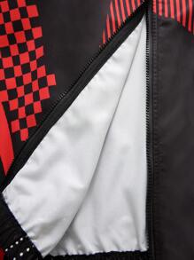 SHEIN Chaqueta roja y negra con estampado de estrella, adecuada para adolescentes varones. Apropiada para otoño e invierno y proporciona calidez para el colegio, el hogar, el uso diario, deportes, fiestas de cumpleaños y salidas. Esta pieza básica y versátil es simple pero a la vez cortavientos, encarnando la moda callejera.