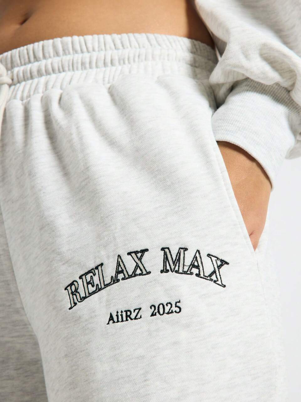 Fleece Joggers With Drawstring Waist And Elastic Cuffs