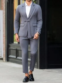 Manfinity Bizformal Conjunto de traje personalizado con diseño de bloques de color para hombres, conjunto de dos piezas para hombres, diseño asimétrico y único en conjunto de traje gris
