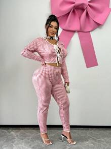 SHEIN SXY Conjunto de 3 piezas para mujer de talla grande que incluye top ajustado a cuadros rojos y blancos, y mallas, adecuado para Nochebuena, otoño e invierno, citas, cumpleaños, despedida de soltera, look lindo y casual para ir de compras, salir, fácil de combinar y estiliza la figura