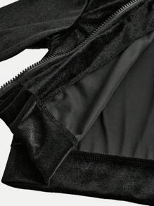 SHEIN 2 件套 Tween Girl 黑色“爱心”刺绣天鹅绒运动衫和天鹅绒裤子