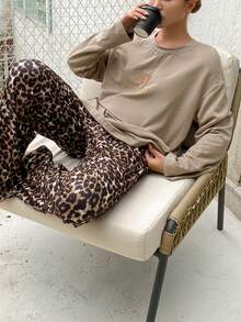 DAZY Letter Print Pattern Loose Top & Leopard Print Pajama Pants 2pcs Sleepwear Set - Grey - View 5