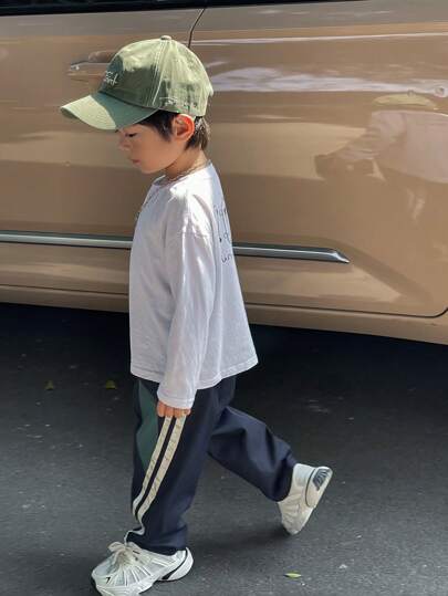 SHEIN 1件装男童休闲学院风舒适时尚简约百搭柔软宽松直筒运动裤，侧边撞色拼接，适合开学第一天、返校季、日常穿着、上学、旅行、运动，春夏秋冬皆宜。