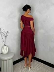 SHEIN BAE Ladies Solid White Asymmetrical Neck Tie Camisole Top + Asymmetrical Hem High Slit Ruched Hem Skirt Graduation Dress - Burgundy - View 2