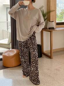 DAZY Letter Print Pattern Loose Top & Leopard Print Pajama Pants 2pcs Sleepwear Set - Grey - View 6