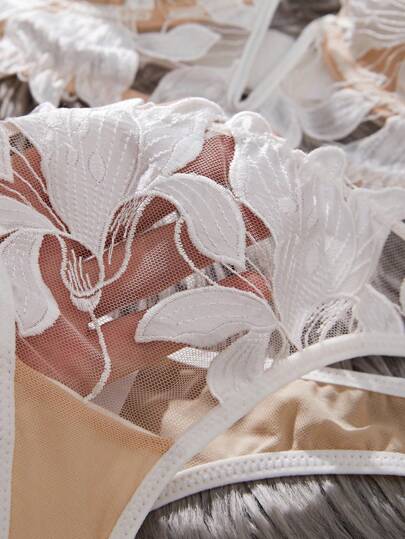 French Classic Verleidelijke Lingerie BH Slipje Set view 4