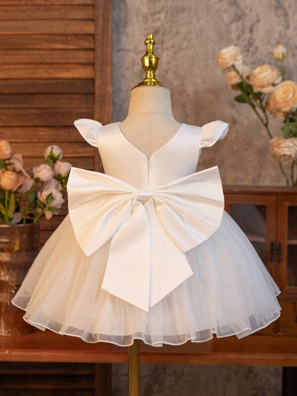 SHEIN Glamorique Kids Mother's Day Gift Mommy And Me Outfits Ball Dress Dress For Baby Girls And Princesses White Satin Small Flying Sleeves Make Cute And Playful Bottom Full Of White Pearl Mesh Dress Houfu V-Shaped Detachable Satin Large Bow Birthday Ball Wedding Festival Formal Occasion Stage Piano Performance Host Attends Parties Or Special Stage Daily Wearing