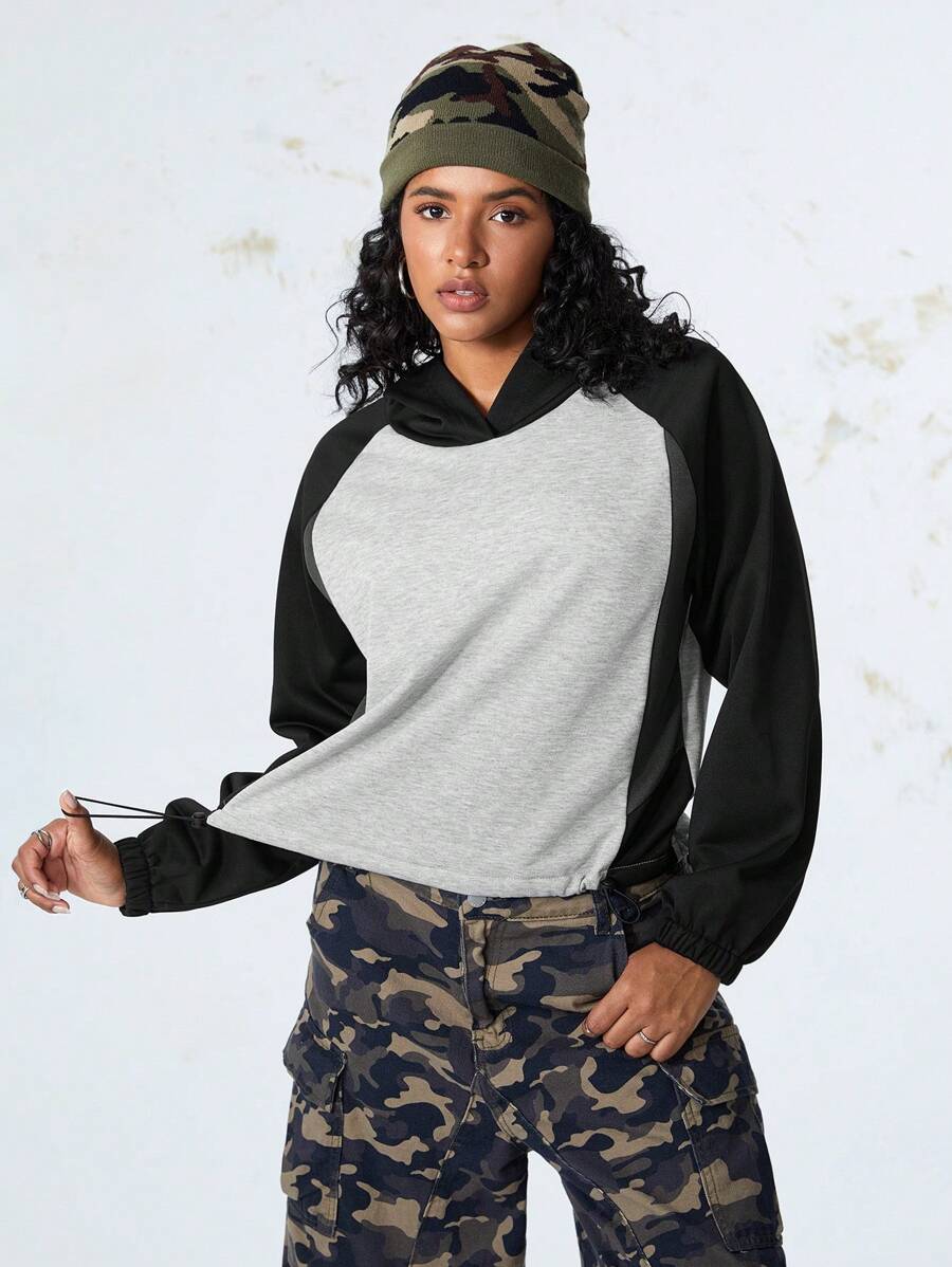 SHEIN Sports Sweatshirt Hoodie Kasual dengan Blok Warna dan Tali Serut di Bagian Bawah - Hitam - View 1