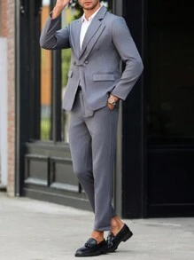 Manfinity Bizformal Conjunto de traje personalizado con diseño de bloques de color para hombres, conjunto de dos piezas para hombres, diseño asimétrico y único en conjunto de traje gris