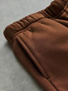 SHEIN Set de 2 piezas de sudadera con capucha y pantalón deportivo de punto liso con patrón de letras en relieve para niño preadolescente, estilo casual