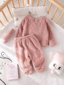 SHEIN 女婴 3 件套可爱简约爱心刺绣罗纹针织圆领长袖上衣和裤子睡衣套装带蝴蝶结头带，柔软舒适双面羊毛，适合秋冬季的衣服 - 淺粉色 - 查看 2