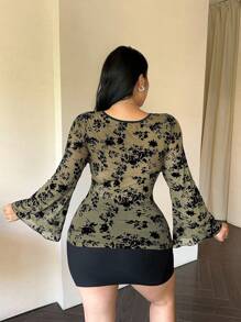 Flirla 大码女式喇叭袖花卉蕾丝拼接网眼植绒及膝长衬衫适合派对 - 綠色 - 查看 2