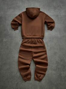 SHEIN Set de 2 piezas de sudadera con capucha y pantalón deportivo de punto liso con patrón de letras en relieve para niño preadolescente, estilo casual